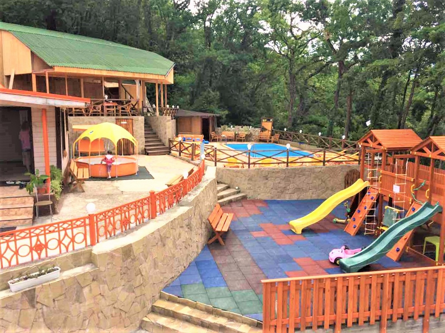 гостевой дом карс дивноморское. анапа отель селена в джемете. отдых с детской площадкой и бассейном. талка виладж дивноморское. отдых с детской площадкой и бассейном.