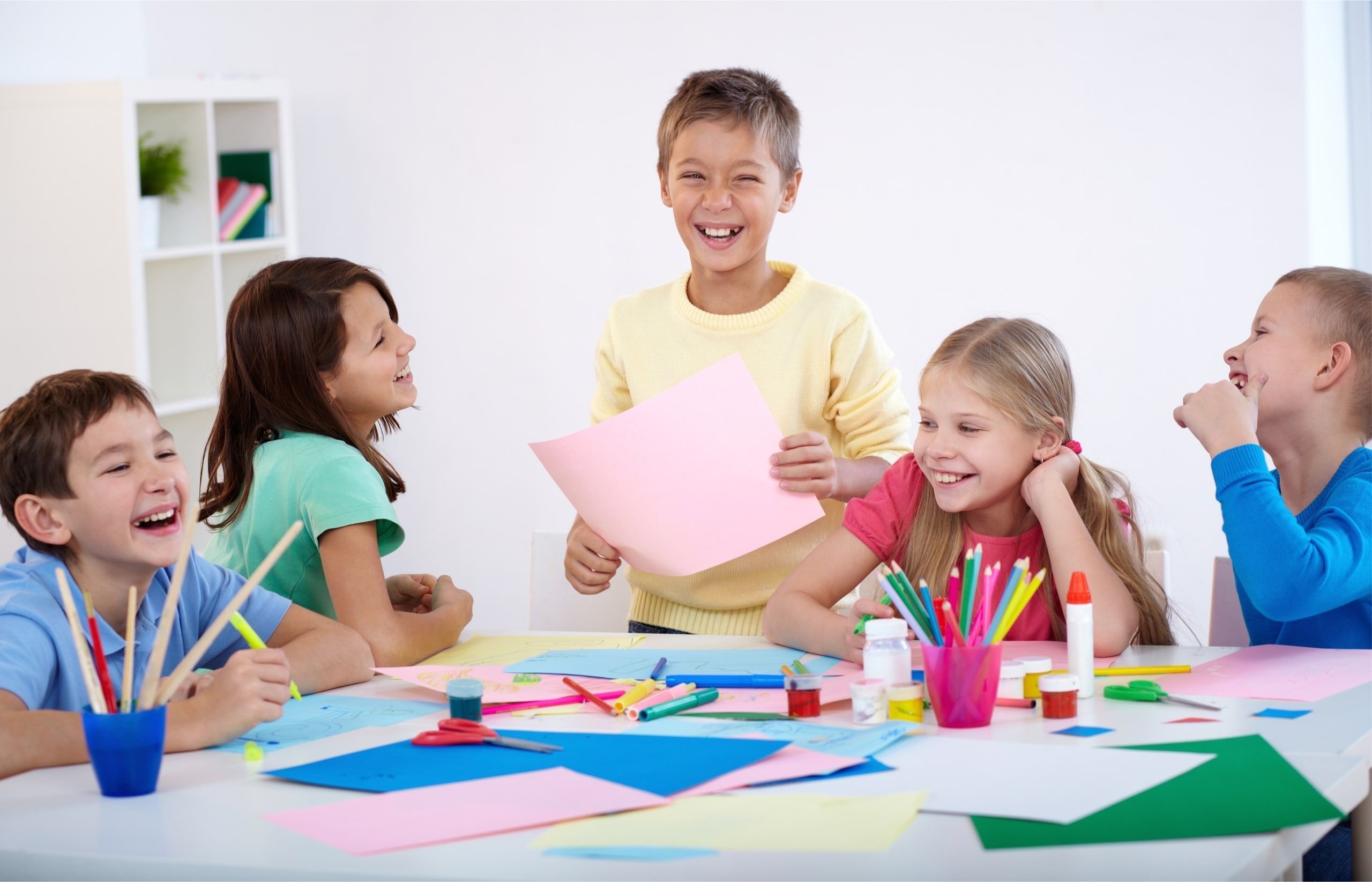 Children s essays. Занятия для детей. Детский центр. Детский центр занятия. Дети на занятиях в детском центре.